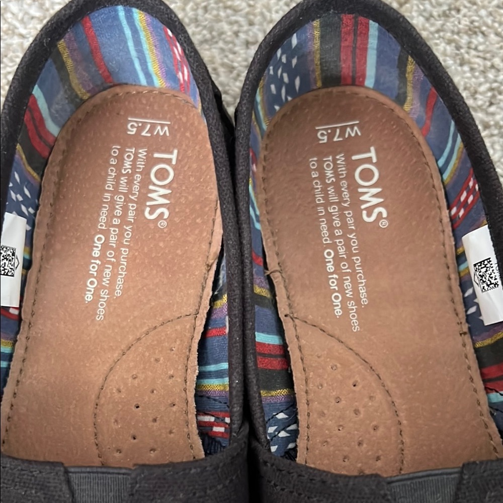 TOMS Classic Black Slip-On Shoes - Picture 4 of 5